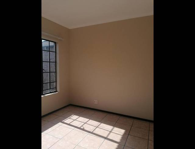 2 BEDROOM TOWNHOUSE FOR SALE IN SONNEVELD